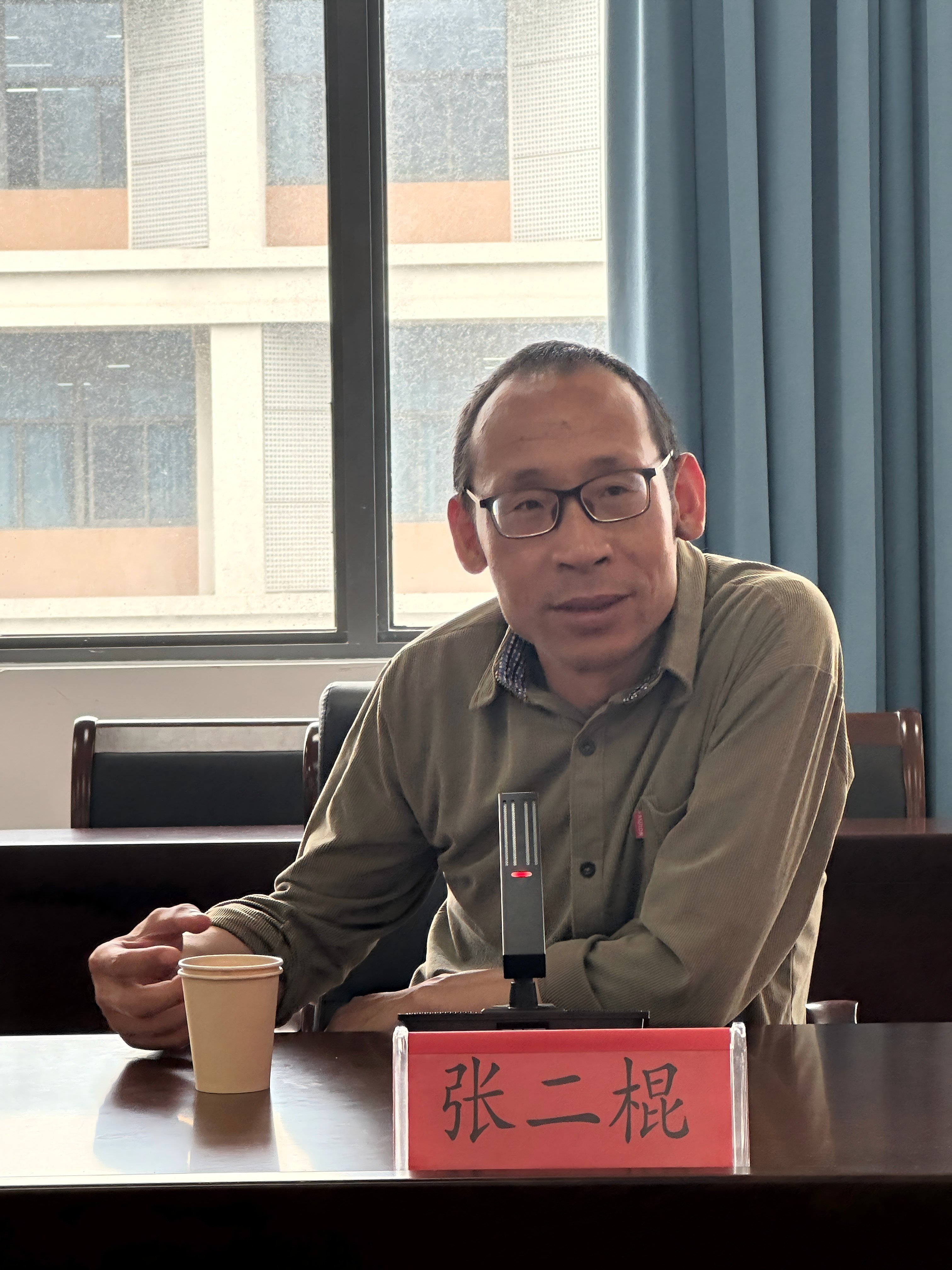 著名诗人张二棍应邀做客“至文讲堂”